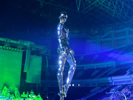 Mengenal Sexy Robot, Patung Raksasa Ikonik di Konser The Weeknd Jakarta
