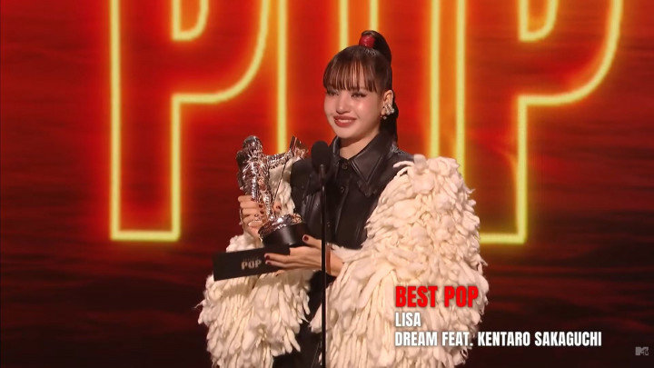Kalahkan Taylor Swift, Lisa BLACKPINK Raih Best Pop di VMAs 2026