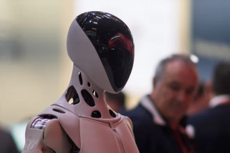 Robot Humanoid Tiongkok Tiba-Tiba 'Kabur' dari Lini Produksi