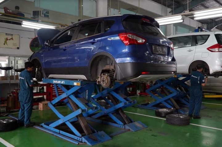 Car Lift: Pengertian, Fungsi, Jenis, dan Cara Kerjanya