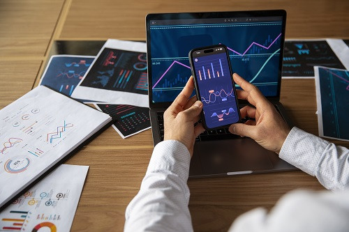 Tekanan Harga Energi Tinggi dorong Risiko Investasi, Investor Wajib Perhatikan Ini