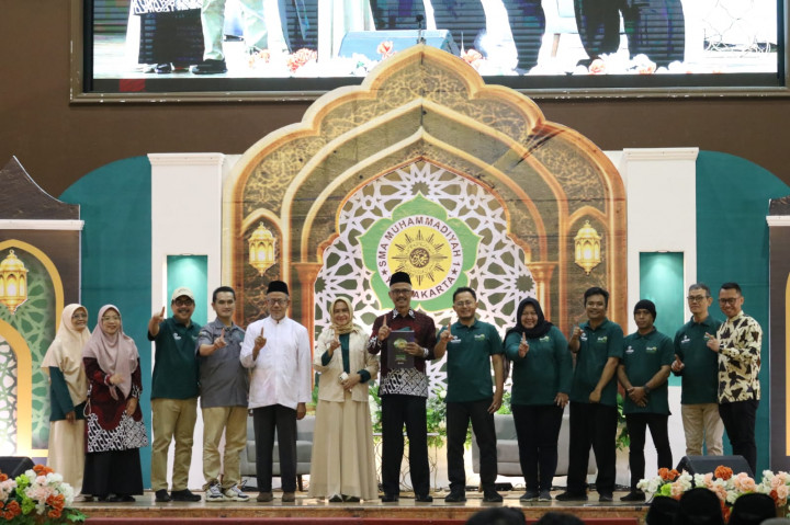 Keren! Nostalgia Cak Nun dan Eross SO7 Terekam di Buku 77 Tahun MUHI