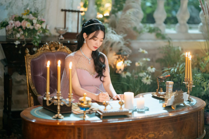 Potret Menawan Shin Min Ah jadi Permaisuri di Drakor The Remarried Empress