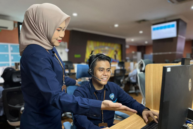 Ilustrasi petugas Contact Center (CC) PLN 123 saat melayani pelanggan. Foto: PLN
