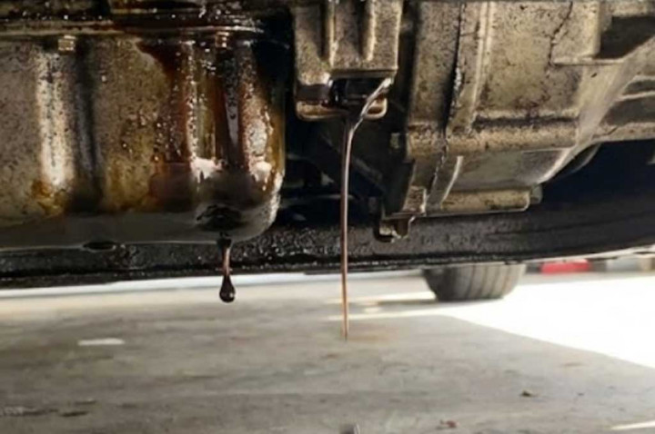 Waspadai Penyebab Umum Filter Oli Bocor di Mesin Mobil!