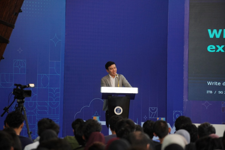 Kisah Bos Bukalapak, Berawal dari Anak Kos ITB yang Hobi Coding