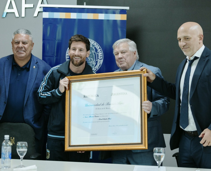 Lionel Messi Dapat Gelar Doktor dari University of Buenos Aires Tanpa Kuliah
