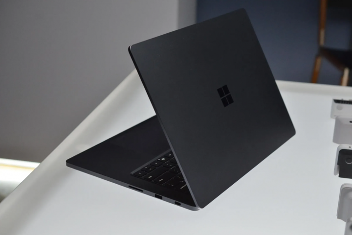 Microsoft Surface Laptop Ultra Meluncur dengan NVIDIA RTX Spark, Ini Spesifikasinya