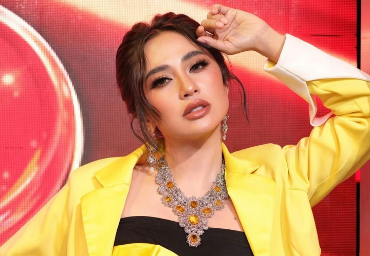 Lirik Lagu dan Makna 'Sasimo' Dewi Perssik, Sindiran untuk Cowok Red Flag
