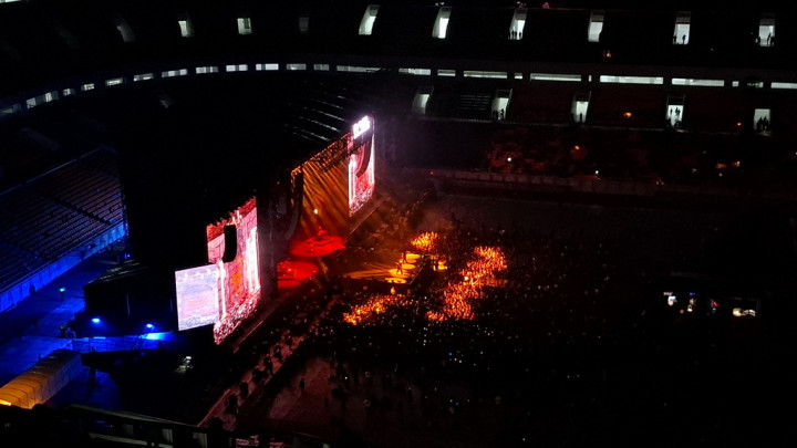 Isyana Sarasvati Buka Konser Avenged Sevenfold di Jakarta, Duet dengan Vokalis Burgerkill