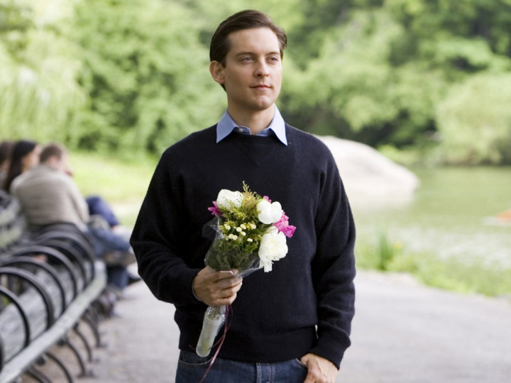 Tobey Maguire Jadi Penghulu di Pernikahan Mantan Istrinya