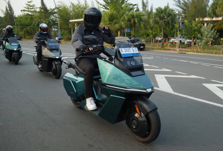 Omoway Ajak Puluhan Pengguna Omo-X Riding Bareng di Kawasan PIK