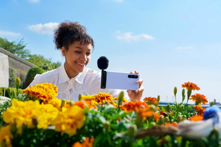 Sony ECM-AX10 Hadirkan Audio Spasial untuk Smartphone