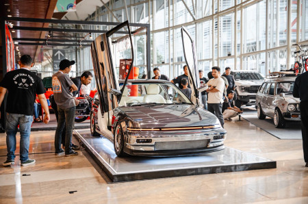 Honda Civic Super Nouva Roy Ricardo Tampil dengan Cat Chrome