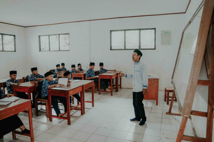 Bahasa Inggris Jadi Mapel Wajib di MI pada 2027, Madrasah Perlu Siapkan Hal Ini