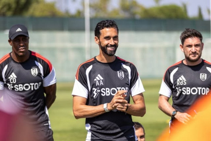 Arbeloa Kena Denda Rp560 Juta Usai Sindir Wasit di Laga Fulham vs MU