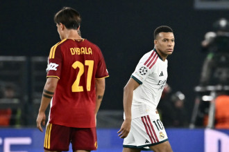 Hasil Babak I Roma vs Real Madrid: Gol De Roon Dibalas Mbappe