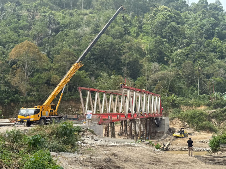 Jembatan Krueng Pelang Capai 60 Persen, Jalur Logistik Ditargetkan Pulih November