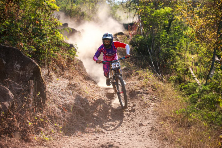 Agung Prio Rebut Puncak Klasemen 76 Ultimate Downhill 2026, Milatul Makin Kokoh