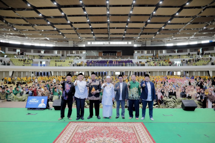 Rektor UMS Ajak Warga Perkuat Rohani di Tabligh Akbar Hari Jadi ke-68