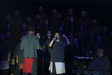 Lagu Kanye West Diaransemen dengan Musik Tradisional Indonesia Jelang Konser di GBK