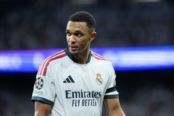 Jarang Tampil, Alexander-Arnold Harap-harap Cemas di Real Madrid