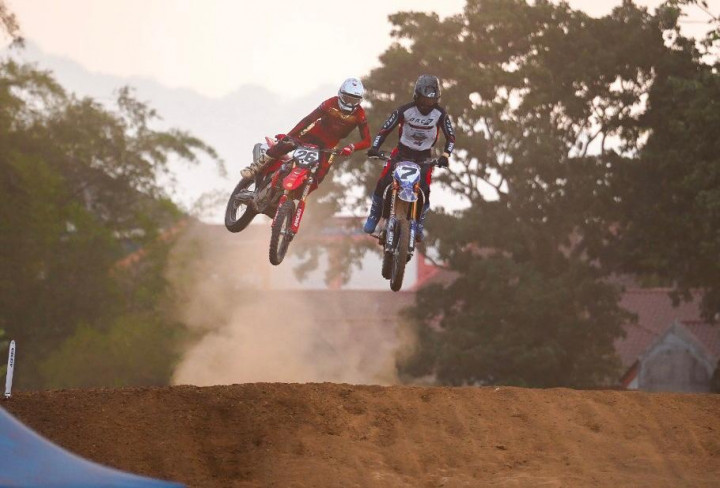 Koleksi 396 Poin, Diva Ismayana Kunci Juara Nasional Motocross 2026