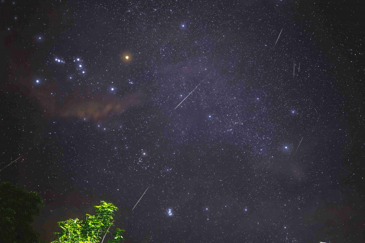 Siap-Siap Malam Ini! Hujan Meteor Orionid Sapa Langit Indonesia 21-22 Oktober 2026