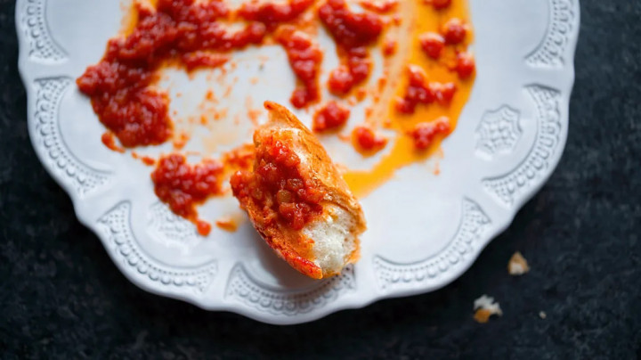 Mengenal 'La Scarpetta', Tradisi Menyapu Sisa Saus di Piring ala Warga Itali