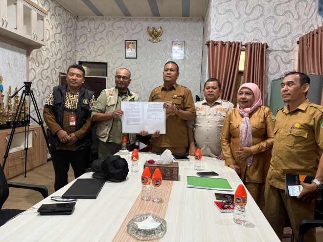 Tim Satgas PRR dan Pemkab Pidie menandatangani pakta integritas mengenai optimalisasi tambahan TKD. dok. Satgas PRR.