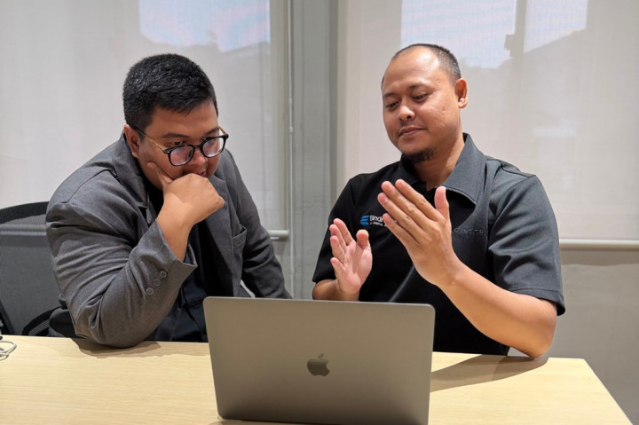 Bangun Software Sendiri atau Berlangganan? Mana yang Lebih Hemat untuk Bisnis?
