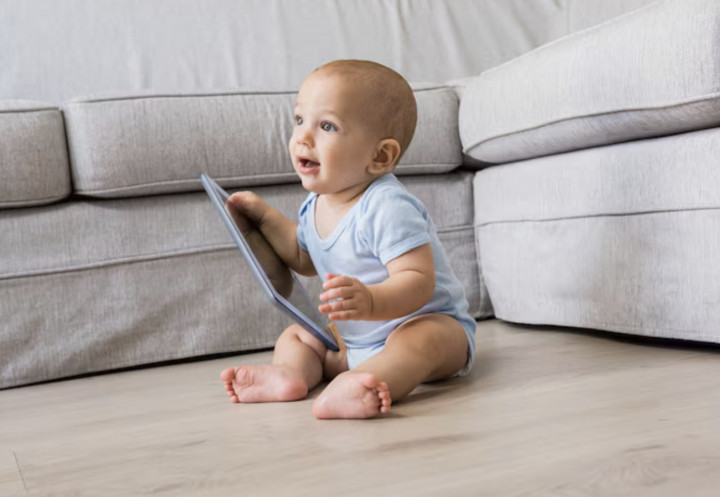 Kapan Bayi Bisa Duduk Sendiri? Ini Tahap Perkembangannya