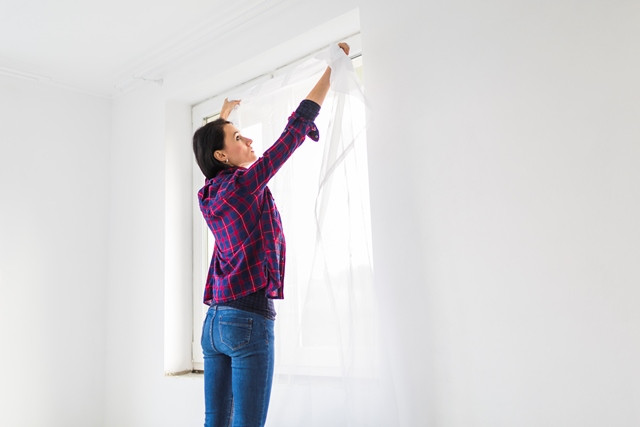 Gorden vs Roller Blinds, Mana yang Lebih Cocok untuk Rumah?