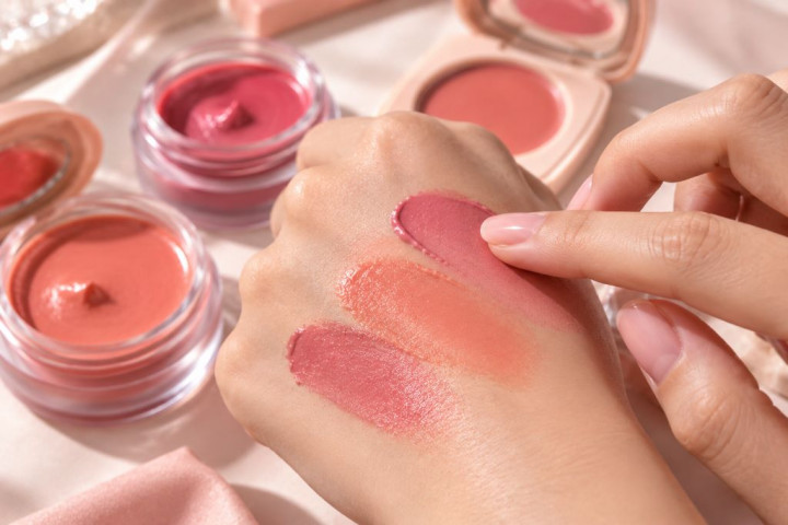 5 Cream Blush dengan Tekstur Ringan, Cocok buat Daily Makeup!