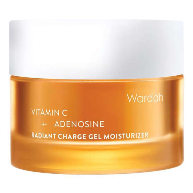 Kulit kelihatan kusam dan capek? Wardah Radiant Charge Gel Moisturizer punya vitamin C dan tekstur gel ringan buat bantu kulit tampak lebih cerah dan fresh.