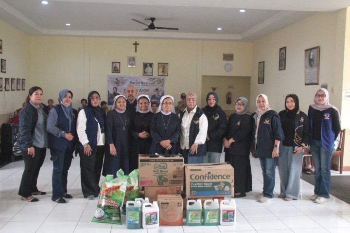 HUT ke-15, DPW NasDem Kalbar Berbagi Kasih ke Panti Jompo