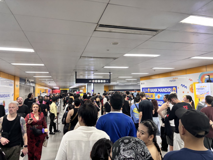 Antrean Fans Kanye West Mengular di MRT Usai Konser GBK