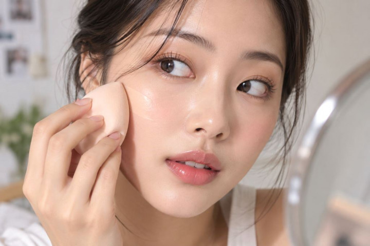 Panduan Pakai Cushion Sesuai Umur, Biar Gak Keliatan Kayak Ketiban Tepung