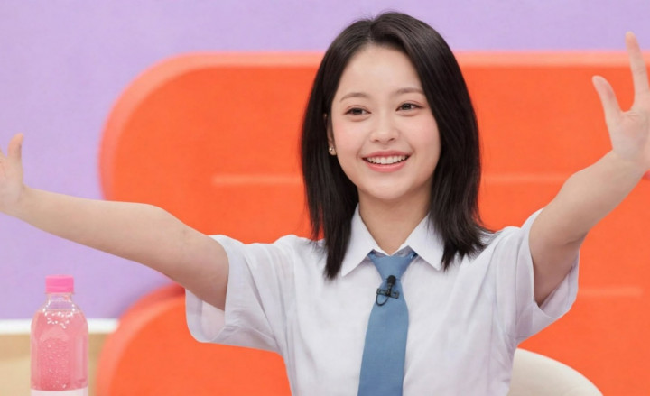 Carmen Hearts2Hearts Tampil Unik Kenakan Seragam SMA di IDOL'S TABLE