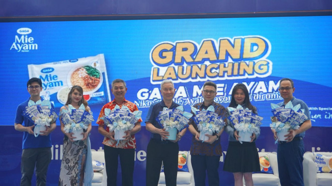 Ari Fahmi, Product Manager PT Jakarana Tama; Ghea Indrawari; Djajadi Djaja, Komisaris PT Jakarana Tama; Ekahadi Djaja, Presiden Director PT Jakarana Tama; Lusie Chandra; Bagus Buntoro, Marketing & Sales Director PT Jakarana Tama; Tudjan Li