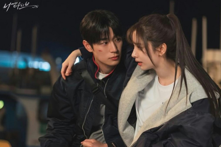 Mengungkap Plot Twist Misterius Lee Hyeong Won di Drakor Dive into You