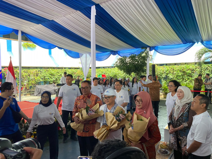 Reuni Haru! Mendikdasmen Abdul Mu'ti Dapat Kejutan dari Mantan Guru