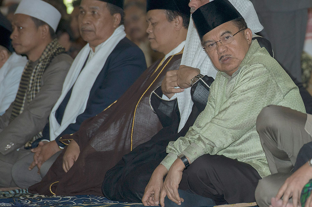 Imam Besar Masjidilharam Makkah Al-Mukarramah dan Masjid Nabawi Madinah Al-Munawarrah Syeikh Abdurrahman bin Abdul Aziz As-Sudais menjadi khatib dan imam pada Salat Jumat di Masjid Istiqlal, Jakarta, Jumat (31/10).