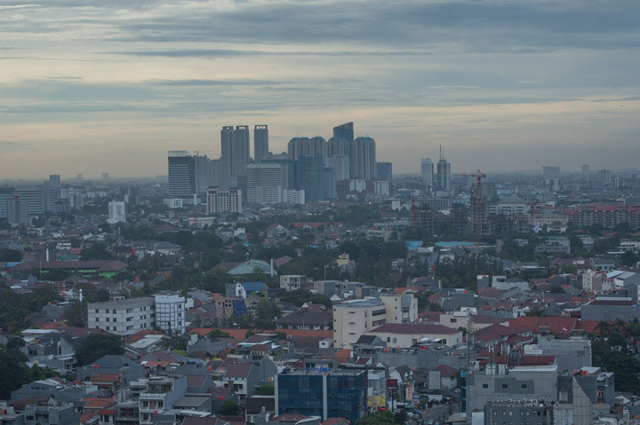 Suasana gedung bertingkat di Jakarta dilihat dari ketinggian, Senin (27/4/2015).