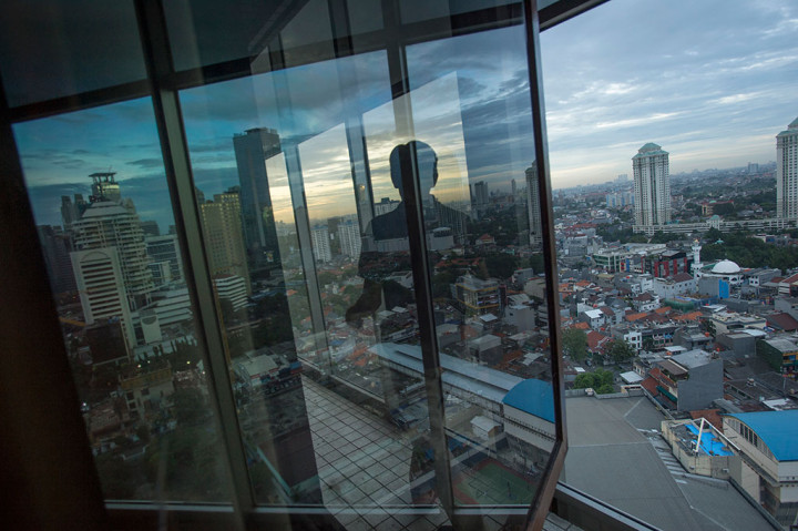 Suasana gedung bertingkat di Jakarta dilihat dari ketinggian, Senin (27/4/2015).