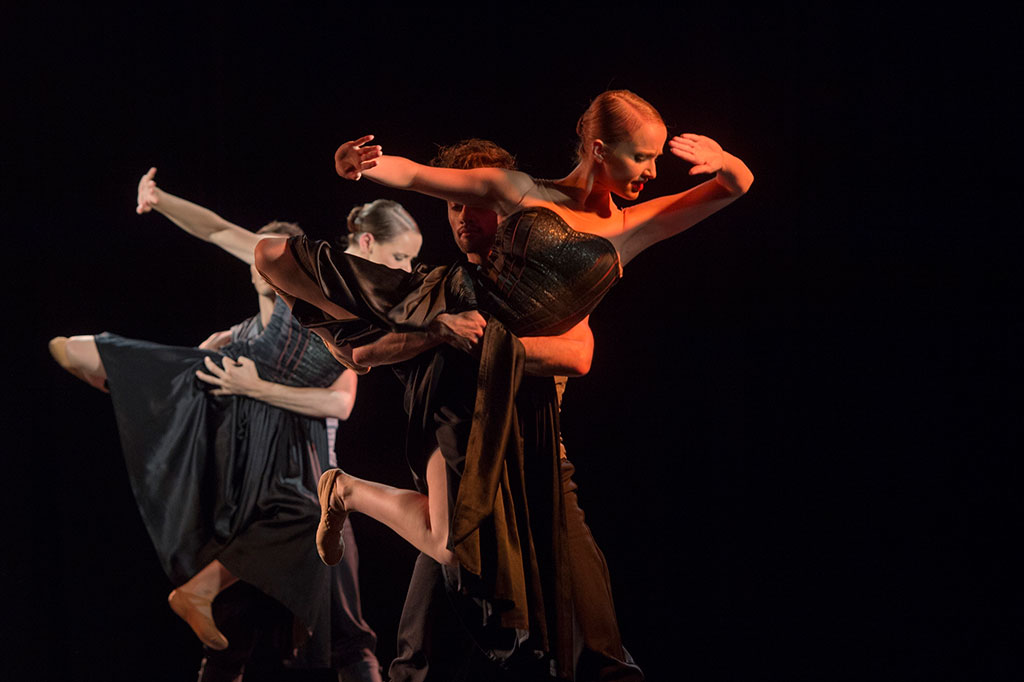 Penampilan Introdans pada Joy4dance di Erasmus Huis