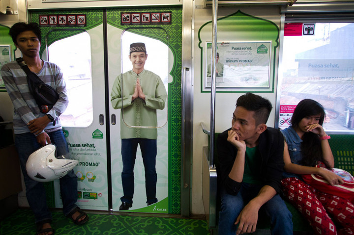 Tema Ramadan sudah Mulai Hiasi Commuter Line