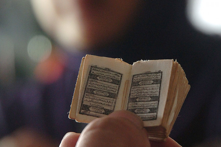 Alquran Mini ini Diperkirakan Berusia Satu Abad