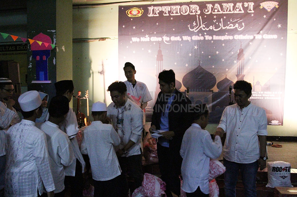 Mahasiswa UPN Veteran Menginspirasi untuk Berbagi