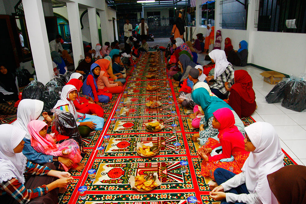 Metro TV Gelar Bukber dan Santunan Yatim di Tangerang